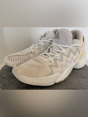 💛 Adidas D.O.N. Issue #2 White Gold Metallic Sneakers